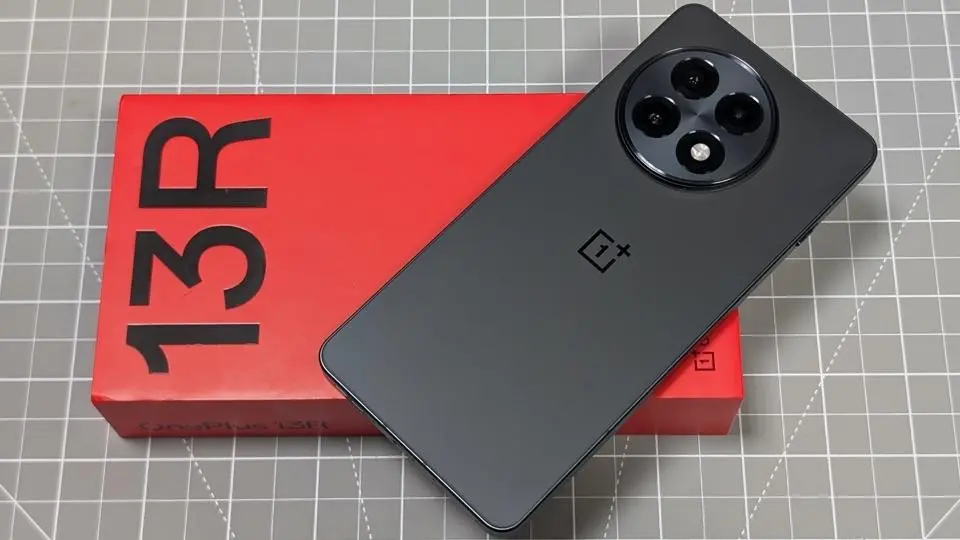 5 बेहतरीन स्मार्टफोन जिनमें iPhone 16E से बेहतर कैमरे हैं | 5 Top Smartphones That Have Better Cameras Than iPhone 16E